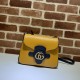 Replicas Bolso mensajero Gucci Small con doble G y tribanda & lrm; 648934 Amarillo Baratos Imitacion