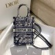 Replicas Dior Mini Book Tote Phone Toile de Jouy Bolso con bordado inverso Azul Baratos