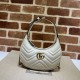 Replicas Minibolso en forma de media luna Gucci GG Marmont 699514 Blanco Baratos