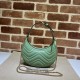 Replicas Gucci GG Marmont minibolso en forma de media luna 699514 verde Baratos