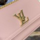 Replicas Bolso con cadena Louis Vuitton LockMe East West M22303 Rosa Baratos