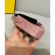 Replicas Funda para móvil Fendi Baguette 7AS142 rosa Baratos