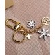 Replicas Louis Vuitton LV Snowflakes Bag Charm And Key Holder M80240 Dorado Baratos Imitacion